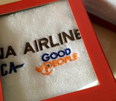 Hộp khăn quà tặng đỏ