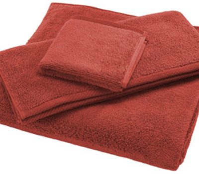 Khăn tay màu đỏ