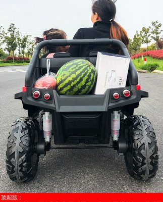 Super Unimog trẻ em xe điện bốn bánh bốn bánh điều khiển từ xa trẻ em xe đồ chơi Mercedes có thể ngồi