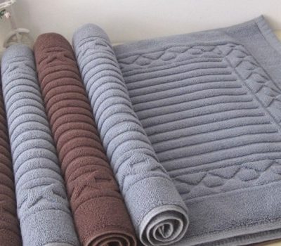 Thảm chân hoạ tiết