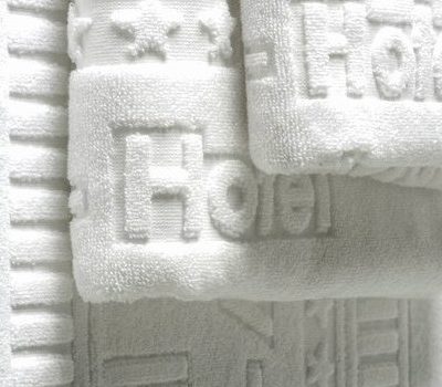 Khăn tắm logo dệt