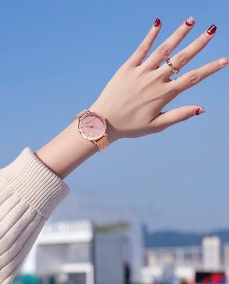 Đồng hồ đeo tay mẫu 110