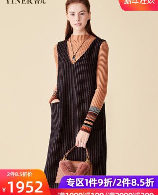Yinger Yiner Yiner 2018 mùa đông mới không tay Đầm len cổ chữ V sọc dọc 8C38505690