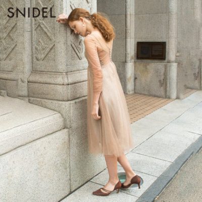 SNIDEL2019 mới mùa thu và mùa đông cổ tích vải tuyn ren móc hoa backless váy nhỏ SWFO195047