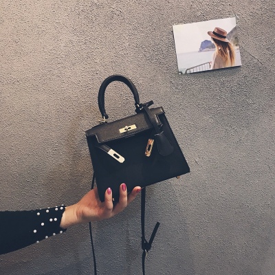 Túi xiên nhỏ ck nữ giới hạn cao cấp mới 2019 lưới đỏ mùa thu và mùa đông hoang dã thời trang phong cách phương tây