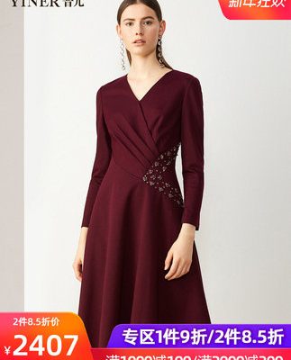 Yinger Yiner Yiner Trang phục nữ 2019 Mùa đông Thời trang mới V-cổ Đính cườm Trang trí Khâu nhăn