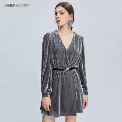 Hoa hậu Sixty2019 mới thắt lưng nhung cổ chữ V thả lỏng tay áo dài tay đầm nữ