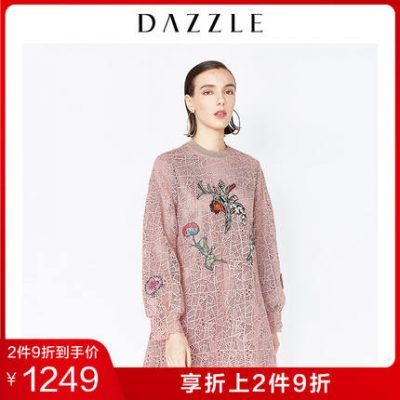 DAZZLE yếu tố mặt đất mùa đông phong cách mới openwork thêu hoa văn lụa sáng váy nữ 2F4O6227J