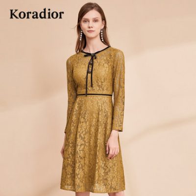Váy colette 2019 thu đông phong cách mới phương tây cổ tích ren khoét eo eo thon