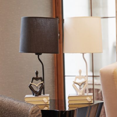 Đèn bàn phòng ngủ cạnh giường ngủ phòng khách sáng tạo IKEA hiện đại tối giản trang trí Bắc Âu trang trí tân gia quà tặng