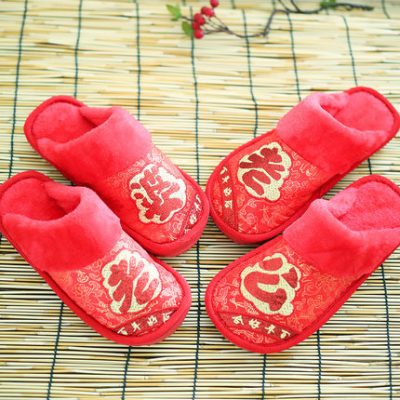 Đồ cưới trong đám cưới Daquan Giày trong nhà Nữ hầu gái Của hồi môn Đỏ Nhà lễ hội Cặp đôi Chuẩn bị dép cưới