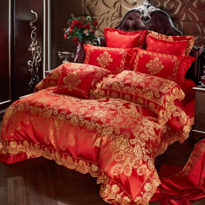 Tam giác satin hoa lớn màu đỏ thêu hoa đám cưới bốn mảnh ren bộ đồ cưới đám cưới của sáu mươi hoặc tám mươi