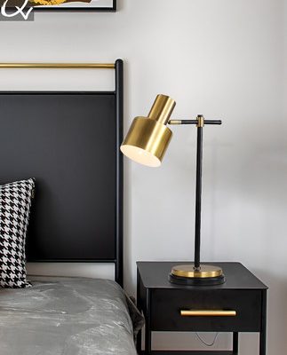 Đèn bàn Bắc Âu sáng tạo gió cô gái ấm áp trang trí bàn đọc bài hiện đại tối giản phòng ngủ đầu giường đèn bàn