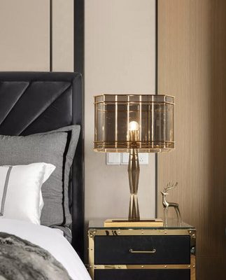 Đèn hậu hiện đại sang trọng đèn bàn phòng khách dọc bàn đèn đơn giản sáng tạo phòng ngủ pha lê đầu giường đèn hội trường trang trí đèn bàn