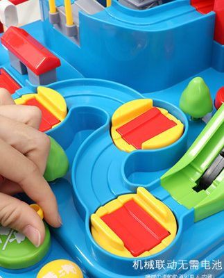 Douyin với câu đố tương tự xe lửa nhỏ đặt xe lửa vượt qua xe đồ chơi trẻ em phiêu lưu lớn 3-6 tuổi