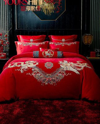 Bộ đồ cưới 4 mảnh màu đỏ nhung nhung sữa đặc nhung Trung Quốc thêu hoa cưới