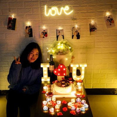 Giáng sinh dưới ánh nến tối màu đỏ sinh nhật ánh sáng lời thú nhận đề nghị bố trí vật tư sáng tạo trang trí lãng mạn gói đạo cụ