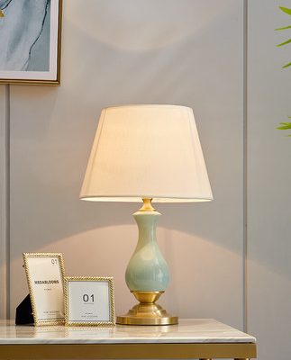 Phòng ngủ của khách sạn Hilton phòng ngủ đèn bàn đầy đủ đồng đơn giản nhà đầu giường đèn gốm vải phòng khách trang trí đèn