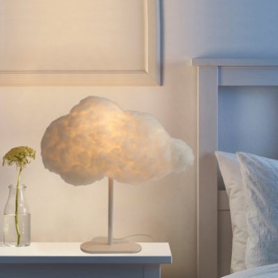 Đèn bàn phòng ngủ Bắc Âu mạng sáng tạo màu đỏ phòng cưới đám cưới Thay đổi đèn cạnh giường ngủ cô gái trang trí phòng đám mây đèn