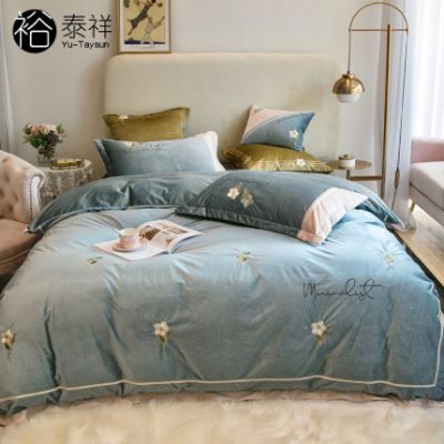 San hô nhung dày bốn mảnh mặt bích sang trọng thêu thêu mùa đông nhung hai mặt vàng