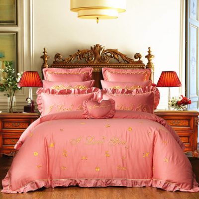 Bông cưới bốn mảnh lớn màu đỏ ga trải giường chăn bông thêu chăn bông cưới bao gồm giường cưới mới