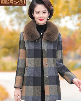 Áo cổ lông mẹ tải 2019 áo len kẻ sọc mùa đông mới cho nữ áo dài trung niên dày hơn phụ nữ trung niên và cao tuổi