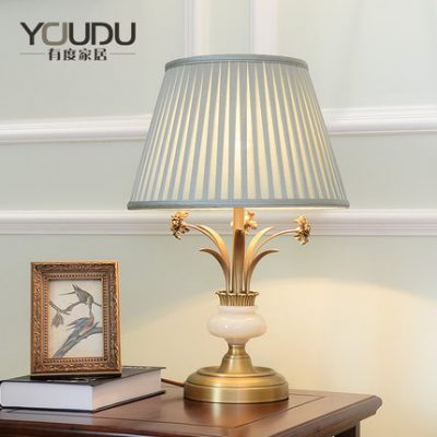 Đèn bàn retro của Mỹ Đèn sàn phòng ngủ cạnh giường ngủ sáng tạo lãng mạn ấm áp phong cách châu Âu phòng khách đầy đủ đồng trang trí đèn bàn