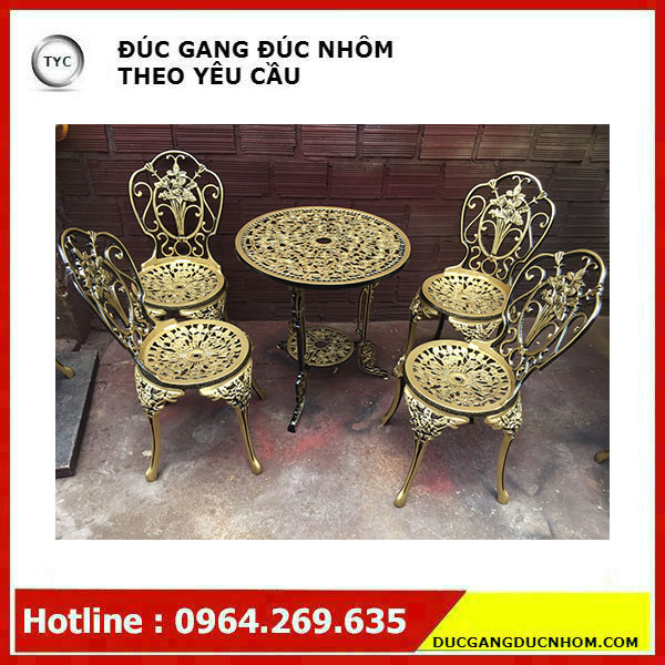Ban-ghe-ban-cong-san-vuon-gang-duc-nhom-duc-3.jpg