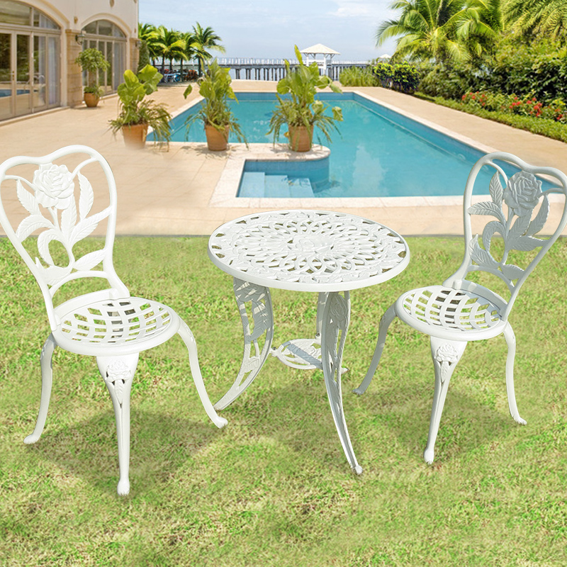 Hoa hồng thư giãn ngoài trời Bàn ghế nhôm đúc kiểu châu Âu ba mảnh ngoài trời sắt ngoài trời biệt thự sân vườn chống thấm bàn ghế ăn (5)