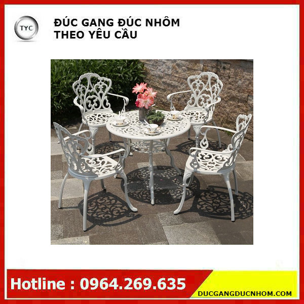 Ban-ghe-ban-cong-san-vuon.-Bo-ban-ghe-ngoai-troi-nhap-khau-3