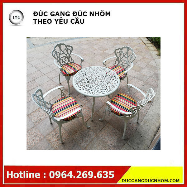 Ban-ghe-ban-cong-san-vuon.-Bo-ban-ghe-ngoai-troi-nhap-khau-4