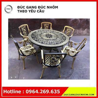 Bàn ghế sân vườn đẹp. Bàn trống đồng, ghế hoa hồng có tay vịn