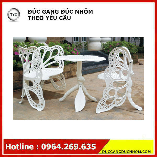 Ban-ghe-nhom-duc-ngoai-troi-ngoai-troi-ban-cong-san-thuong-ban-ghe-tre-em-mau-trang-buom-de-thuong.-6