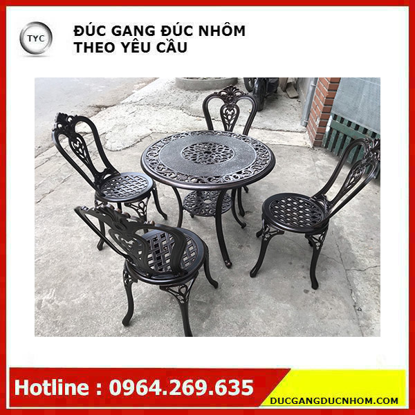 Ban-ghe-nhom-duc-ngoai-troi-nhap-khau-1
