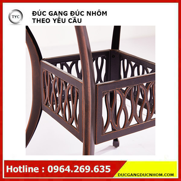Ban-ghe-san-vuon-hinh-vuong.-Ban-ghe-nhom-duc-nhap-khau-1