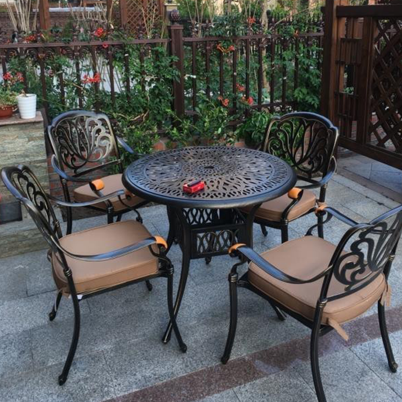 Bàn ghế nhôm đúc ngoài trời sân vườn tam thất ban công biệt thự thoáng mát bàn ghế ngoài trời chân sắt (1)