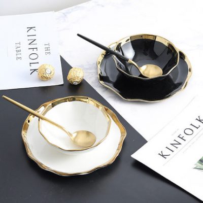 Bộ bát đĩa màu sắc tối giản nhưng không kém phần sang trọng , được làm từ gốm sứ.