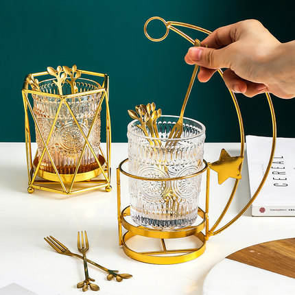 cốc+nĩa kèm khay đựng bày trí trong gđ (5)