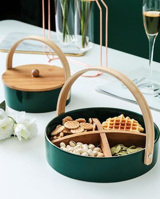 Hộp bánh kẹo năm mới sang trọng nhẹ giỏ khay trái cây phòng khách hiện đại gốm sứ gia dụng sáng tạo có nắp chia lưới khay trái cây sấy khô