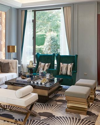 Bàn phòng khách hình vuông sang trọng.