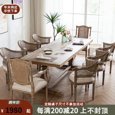 Bàn ăn hình chữ nhật theo phong cách cổ điển Mỹ.