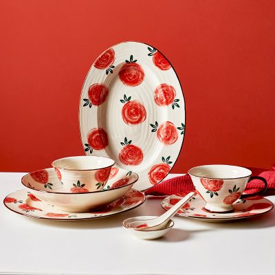 Bộ bát đĩa gốm sứ họa tiết bông hoa hồng.