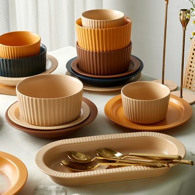 Bát đĩa gốm sứ tráng men màu vintage. Phong cách Bắc Âu