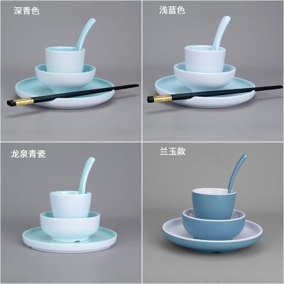 Bộ bát đĩa giả sứ.