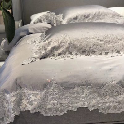 Bộ ga giường 100% cotton , màu sắc sang trọng , viền ren làm điểm nhấn.