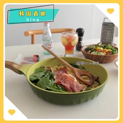 Chảo chống dính , hàng chính hãng , màu xanh oli lạ mắt.