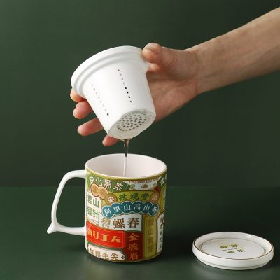 Cốc thủy tinh có lõi lọc dễ dàng tháo lắp , vô cùng tiện lợi.