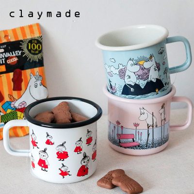 Cốc tráng men họa tiết dễ thương thu hút các em nhỏ.