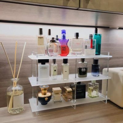 Kệ nhựa trong suốt lưu trữ đồ dùng, mỹ phẩm, nước hoa.