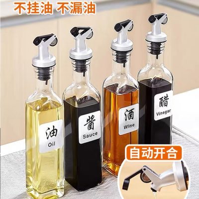 Chai thủy tinh đựng gia vị có nắp tự động đóng mở, siêu tiện dụng.